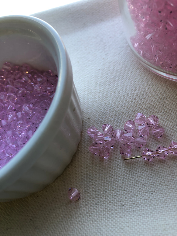 ＊カットチェコガラスビーズ（grass beads）5㎜　100pcs　ピンク（pink sapphire) 2枚目の画像