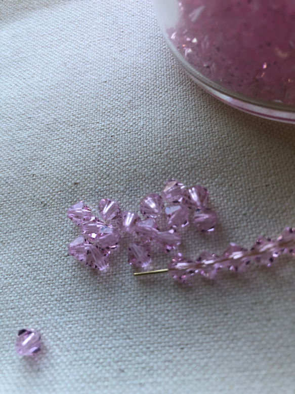 ＊カットチェコガラスビーズ（grass beads）5㎜　100pcs　ピンク（pink sapphire) 3枚目の画像