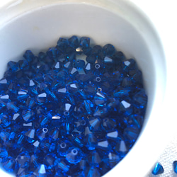 ＊カットチェコガラスビーズ（grass beads）5㎜　100pcs　カプリブルー（CAPRI BLUE) 3枚目の画像