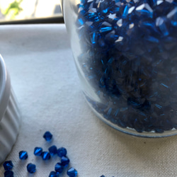 ＊カットチェコガラスビーズ（grass beads）5㎜　100pcs　カプリブルー（CAPRI BLUE) 4枚目の画像