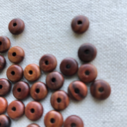 ウッドビーズ（wooden beads）紫檀　3＊6.6mm　20pcs 3枚目の画像