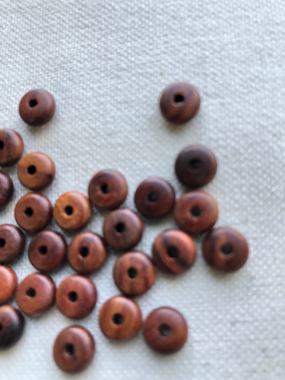 ウッドビーズ（wooden beads）紫檀　3＊6.6mm　20pcs 3枚目の画像
