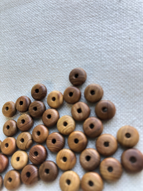 ウッドビーズ（wooden beads）杉　3＊6.6mm　20pcs 3枚目の画像