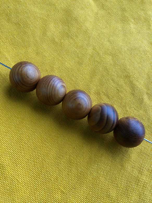 世界遺産屋久島　屋久杉ウッドビーズ（wooden beads）18mm　1pcs 2枚目の画像