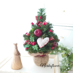 リンゴとファブリックハート　クリスマスツリー 　アーティフィシャルフラワー　(造花) 約32㎝　かわいいクリスマスツリー 3枚目の画像