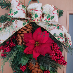 大きめリボンがかわいい　クリスマススワッグ 　アーティフィシャルフラワー(造花) 約58㎝　ベリーとポインセチア　 3枚目の画像