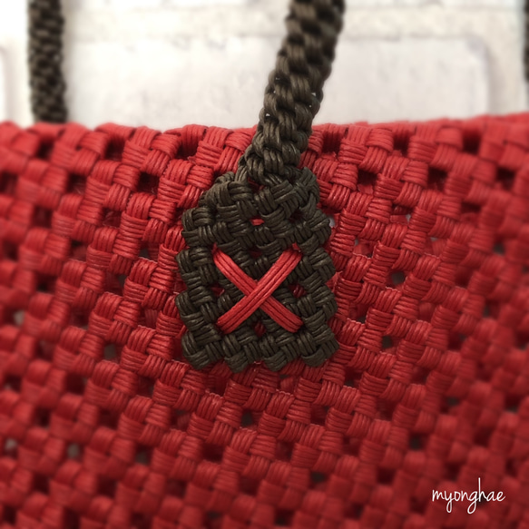 真っ赤な石畳み編みのかごバッグ 9枚目の画像