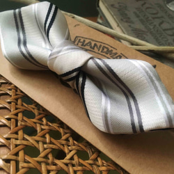 Papa's Bow Tie-古董布花領帶改製手工領結-銀白--寬版 第1張的照片