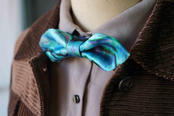 古董布花領帶改製手工領結-深海魚藍-寬版 第3張的照片