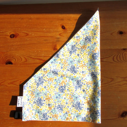 リバーシブル大人用三角巾 花柄×無地 1枚目の画像