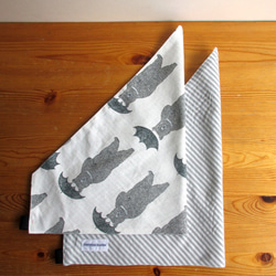 リバーシブル大人用三角巾 クマ×ストライプ 1枚目の画像