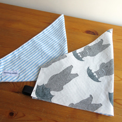 【送料無料】リバーシブル子供用三角巾 傘を持ったクマ S／M 2枚目の画像