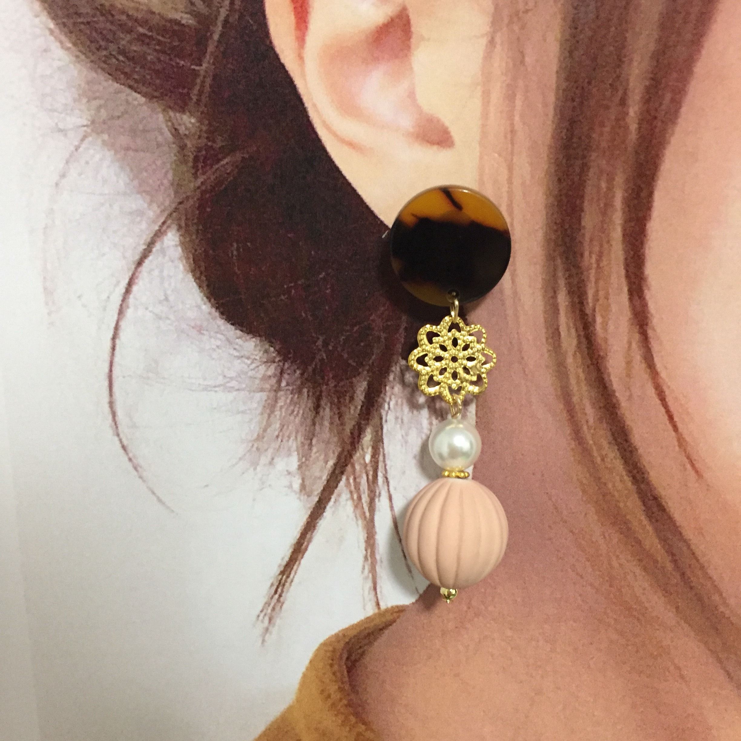 べっこう×ピンクのピアス