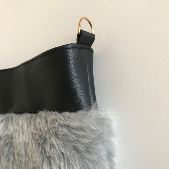 【受注生産】3way eco fur × eco leather minibag（ライトグレー） 8枚目の画像
