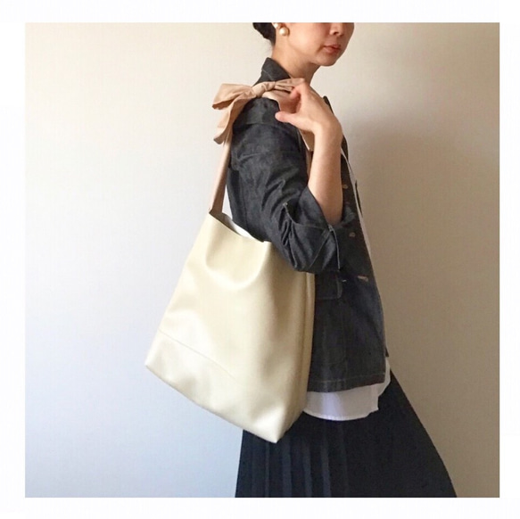 【sold out】《3way》ribbon tote bag （eco-leather écru） 3枚目の画像