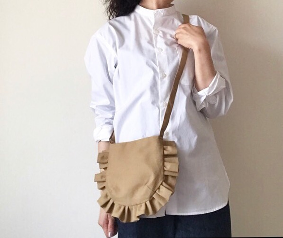 【受注生産】 ミニサイズfrill shoulder bag （camel） 3枚目の画像