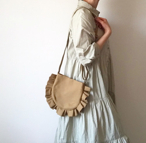 【受注生産】 ミニサイズfrill shoulder bag （camel） 4枚目の画像