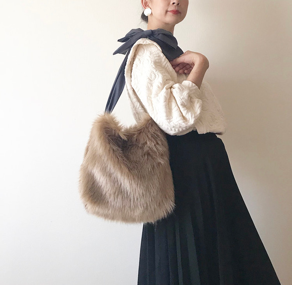 【sold out】 《3way》eco fur ribbon tote bag（キャメルベージュ） 2枚目の画像