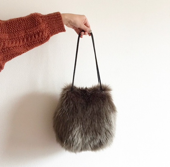 【soldout】 2way eco fur mini bag（カーキ） 1枚目の画像