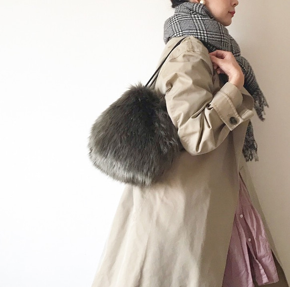 【soldout】 2way eco fur mini bag（カーキ） 4枚目の画像