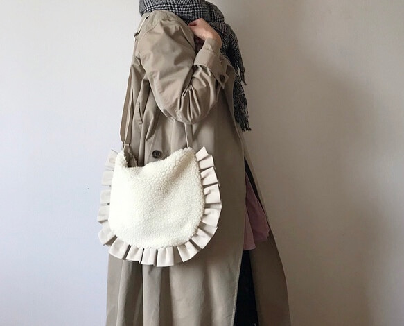 【受注生産】 Boa frill shoulder bag （white×ivory） 2枚目の画像