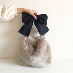 【受注生産】 3way eco fur ribbon tote bag（グレージュ×ブラック） 1枚目の画像