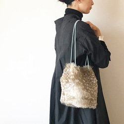 【sold out】 2way eco fur mini bag（バンビ） 2枚目の画像