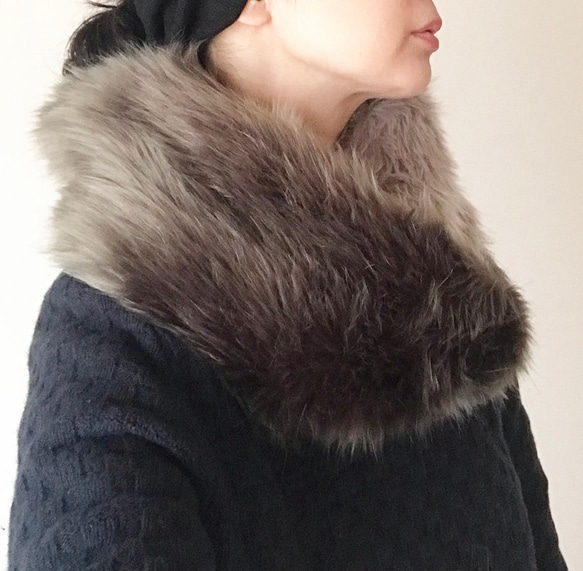 【sold out】ecofur snood（グレージュ×カーキ） 3枚目の画像