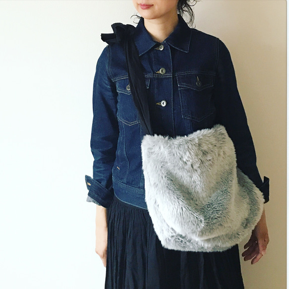 【受注生産】 3way eco fur ribbon tote bag（ライトグレー） 3枚目の画像