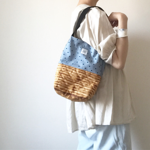 Dots tulle canvas tote bag（sky blue） 3枚目の画像