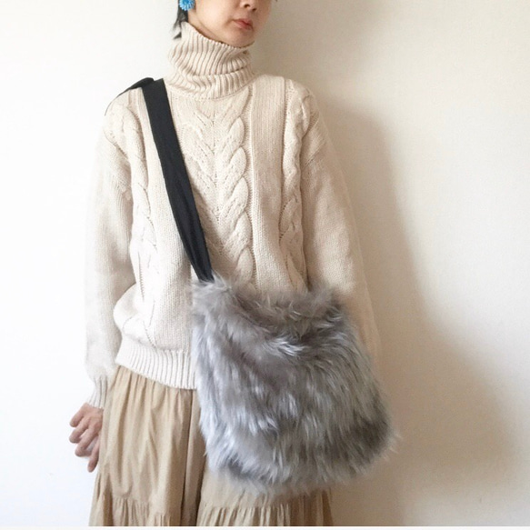 【冬物SALE2/25まで】 3way eco fur ribbon tote bag（シルバーグレー） 4枚目の画像