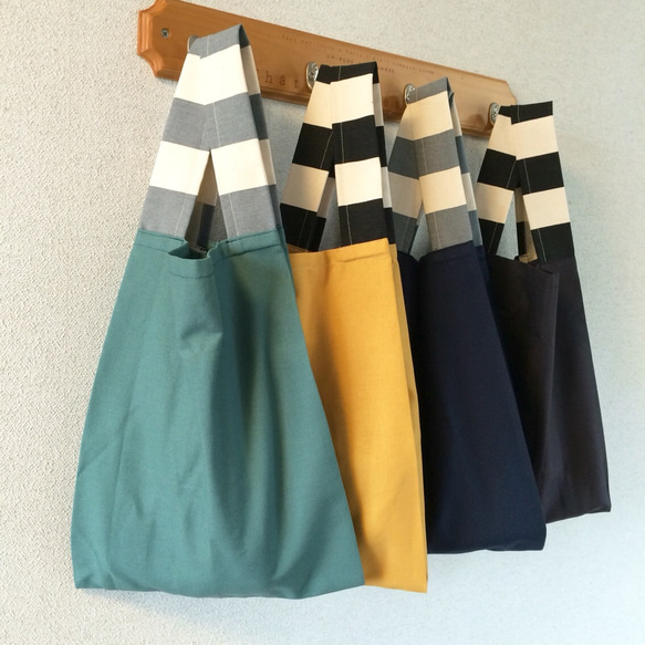 日本產棉麻 簡約色系×條紋扁扁包 藍綠 第2張的照片