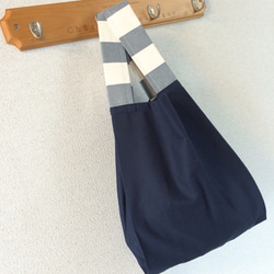 日本產棉麻 簡約色系×條紋扁扁包 海軍藍 第1張的照片
