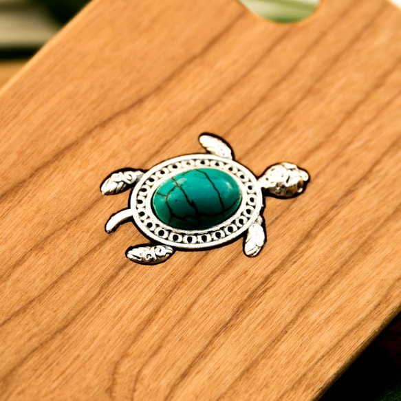 iPhone木製ケース　ウミガメ　ホヌチャーム　(名入れ可 +700円) 2枚目の画像