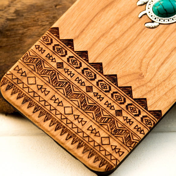 iPhone木製ケース　ウミガメ　ホヌチャーム　(名入れ可 +700円) 3枚目の画像