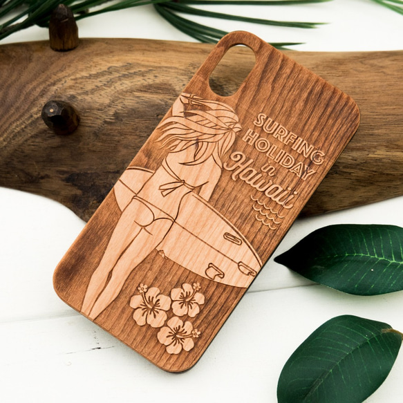 iPhone木製ケース サーフガール 3　(名入れ可 +700円) 1枚目の画像