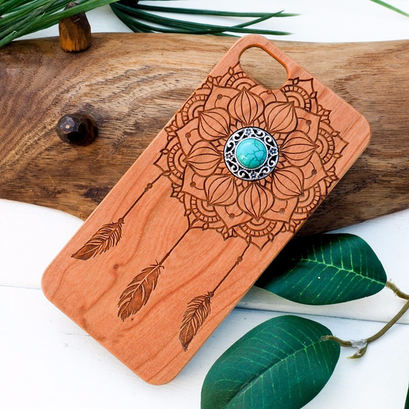 iPhone木製ケース　マンダラキャッチャー　チャーム付き（名入れ可+700円） 1枚目の画像