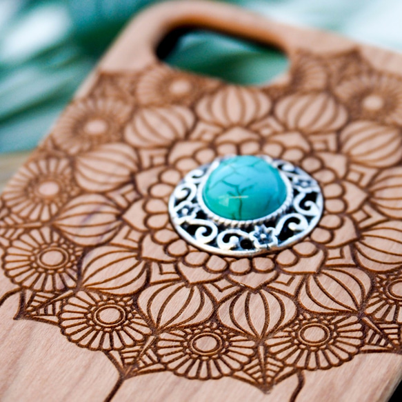 iPhone木製ケース　マンダラキャッチャー　チャーム付き2（名入れ可+700円） 2枚目の画像