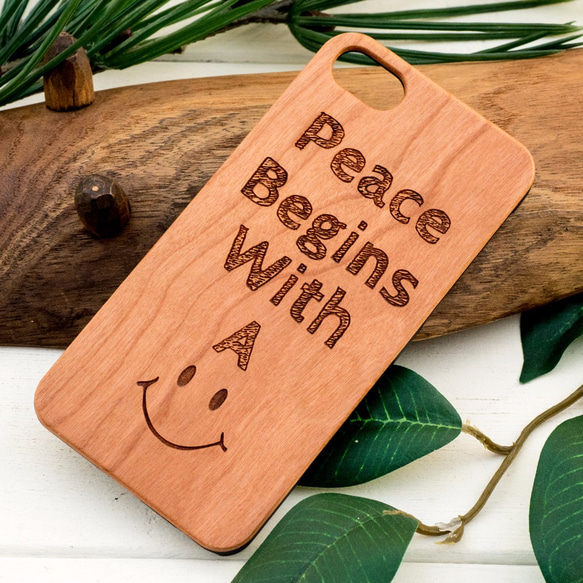 iPhone木製ケース Peace Begins With A Smile (名入れ可+700円) 1枚目の画像