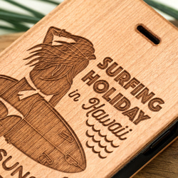 手帳型　天然木彫刻ケース　サーフガール　(名入れ可+700円） 2枚目の画像