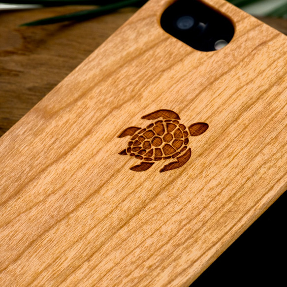 iPhone木製ケース ウミガメHONU（ホヌ）モデル (名入れ+700円) 2枚目の画像