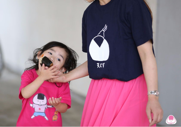 【キッズタイプもあります】おにぎりTシャツ　天むすver. 4枚目の画像