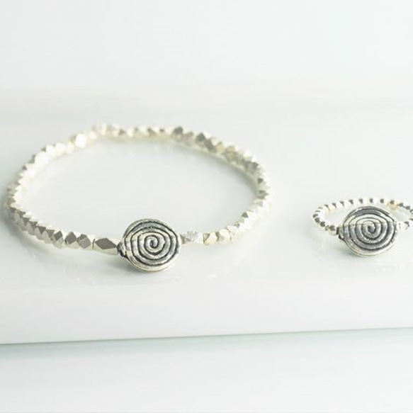 B10006 Wheat Field Under Clouded Sky Silver Bracelets 1枚目の画像