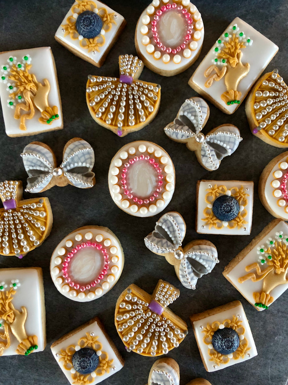 12/16頃製造、12/21〜22頃お届け ★ホワイト缶★ブローチみたいなアイシングクッキー 4枚目の画像