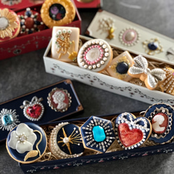 12/16頃製造、12/21〜22頃お届け ★ホワイト缶★ブローチみたいなアイシングクッキー 5枚目の画像