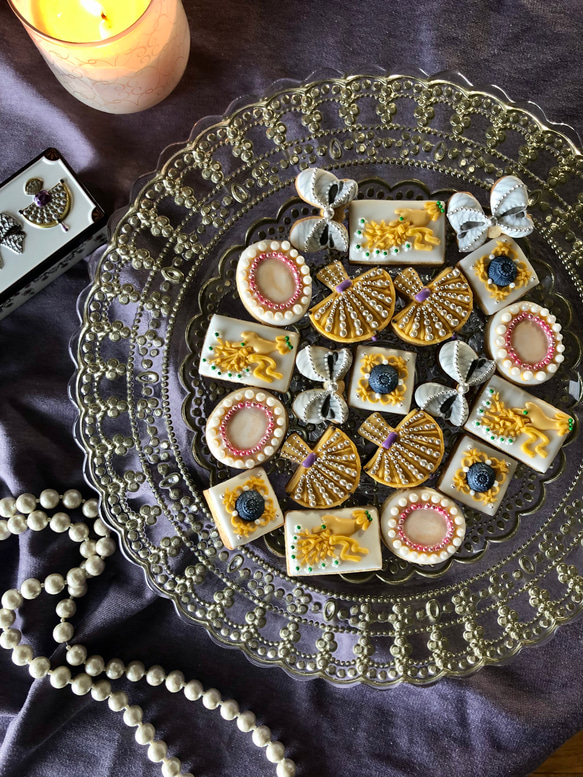 12/16頃製造、12/21〜22頃お届け ★ホワイト缶★ブローチみたいなアイシングクッキー 8枚目の画像