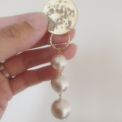 シャワーグラスとコットンパールのピアスとイヤリング 3枚目の画像