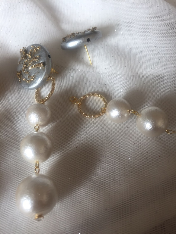 シャワーグラスとコットンパールのピアスとイヤリング 4枚目の画像