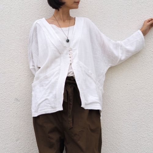 m*n様 タグ付 BETOUPE リネン カーディガン ホワイト 現行品 ホワイトローズモチーフニットカーディガン｜ピンクハウス