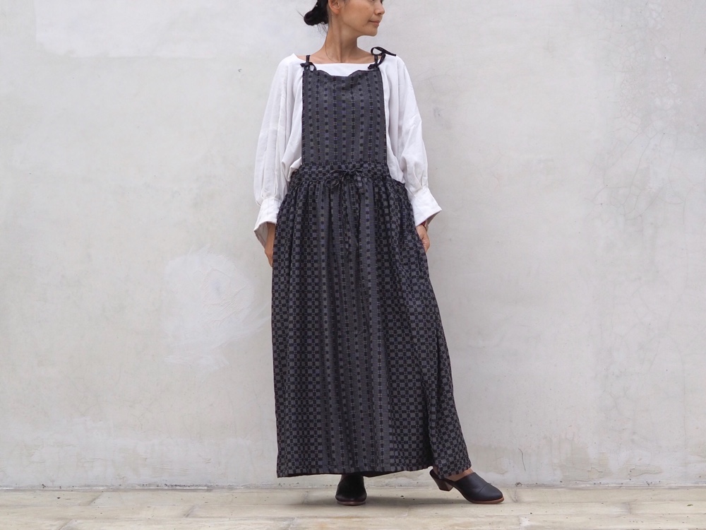 エプロンワンピース/ブラック